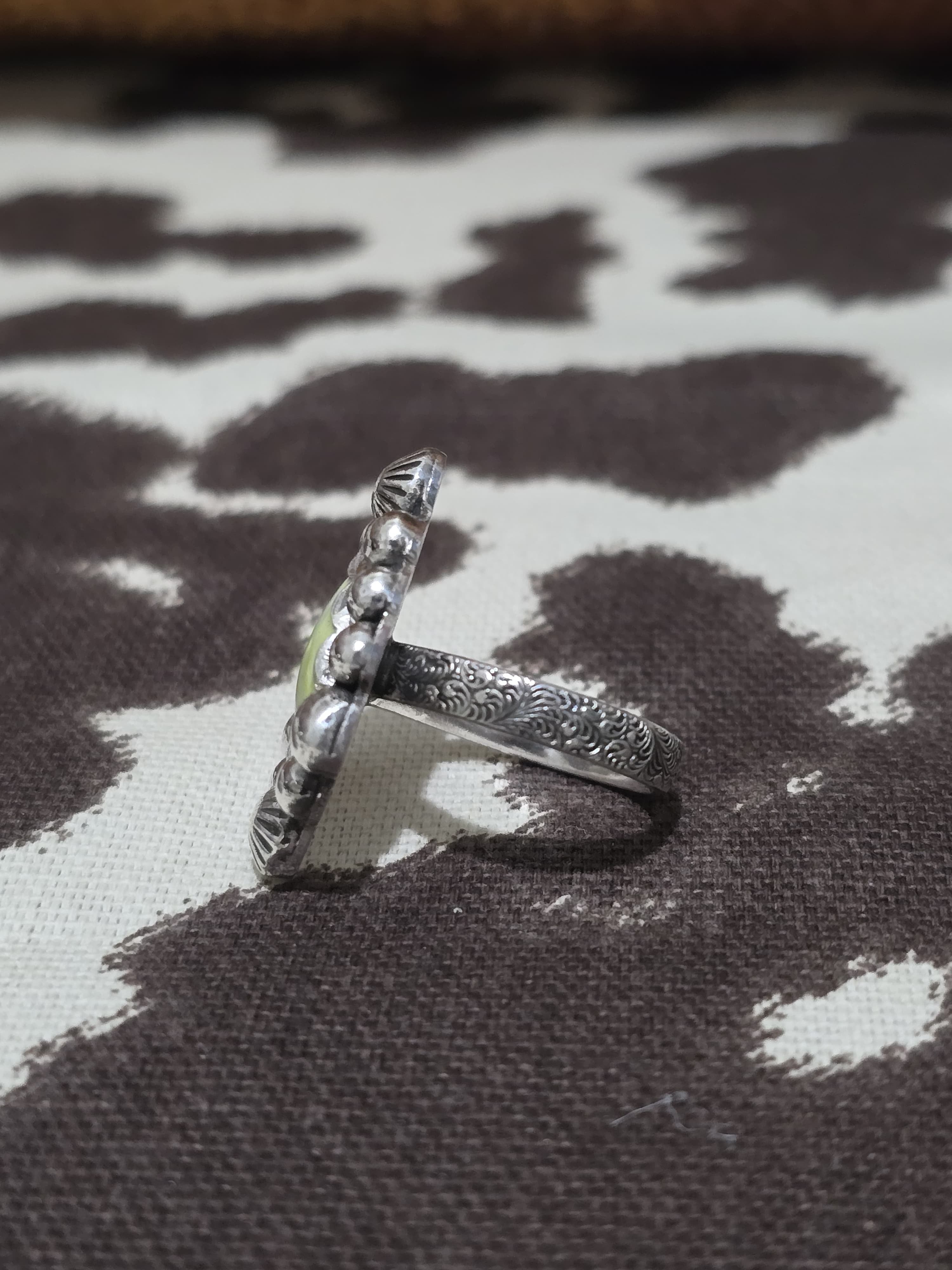 Palomino decorative ring (size 6)