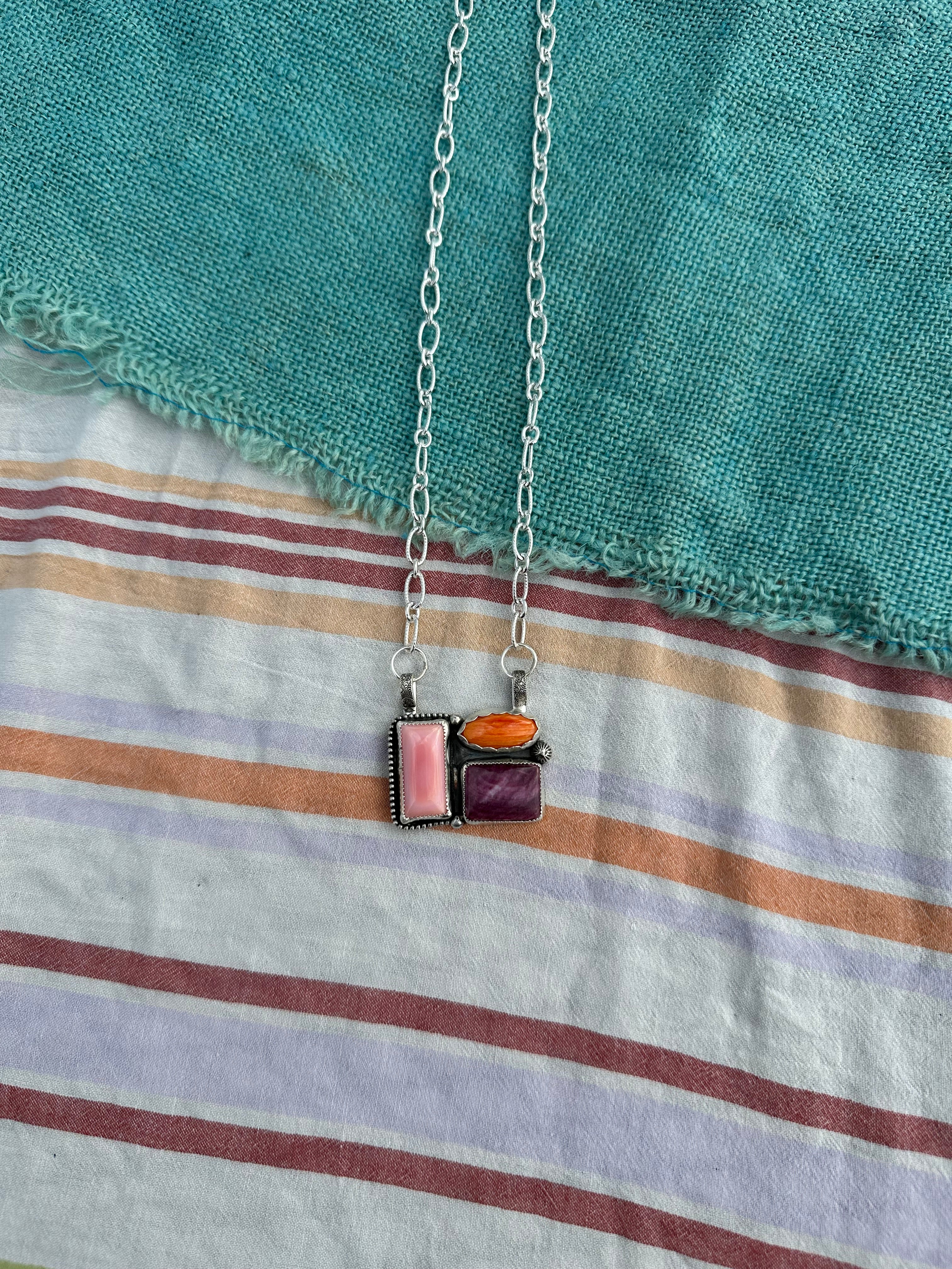 Hibiscus bar necklace