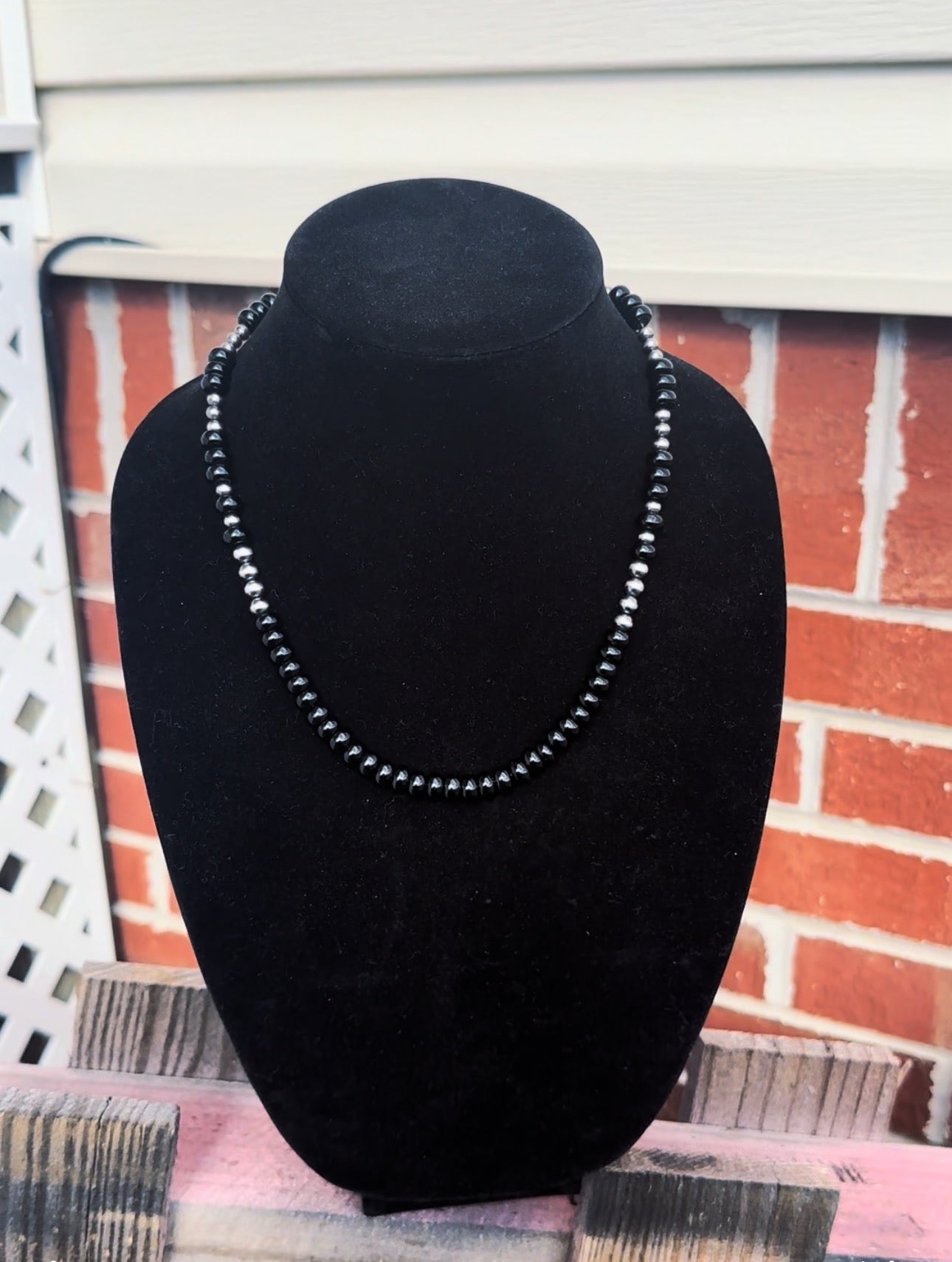 20” Graduated Navajo pearl necklace with black onyx