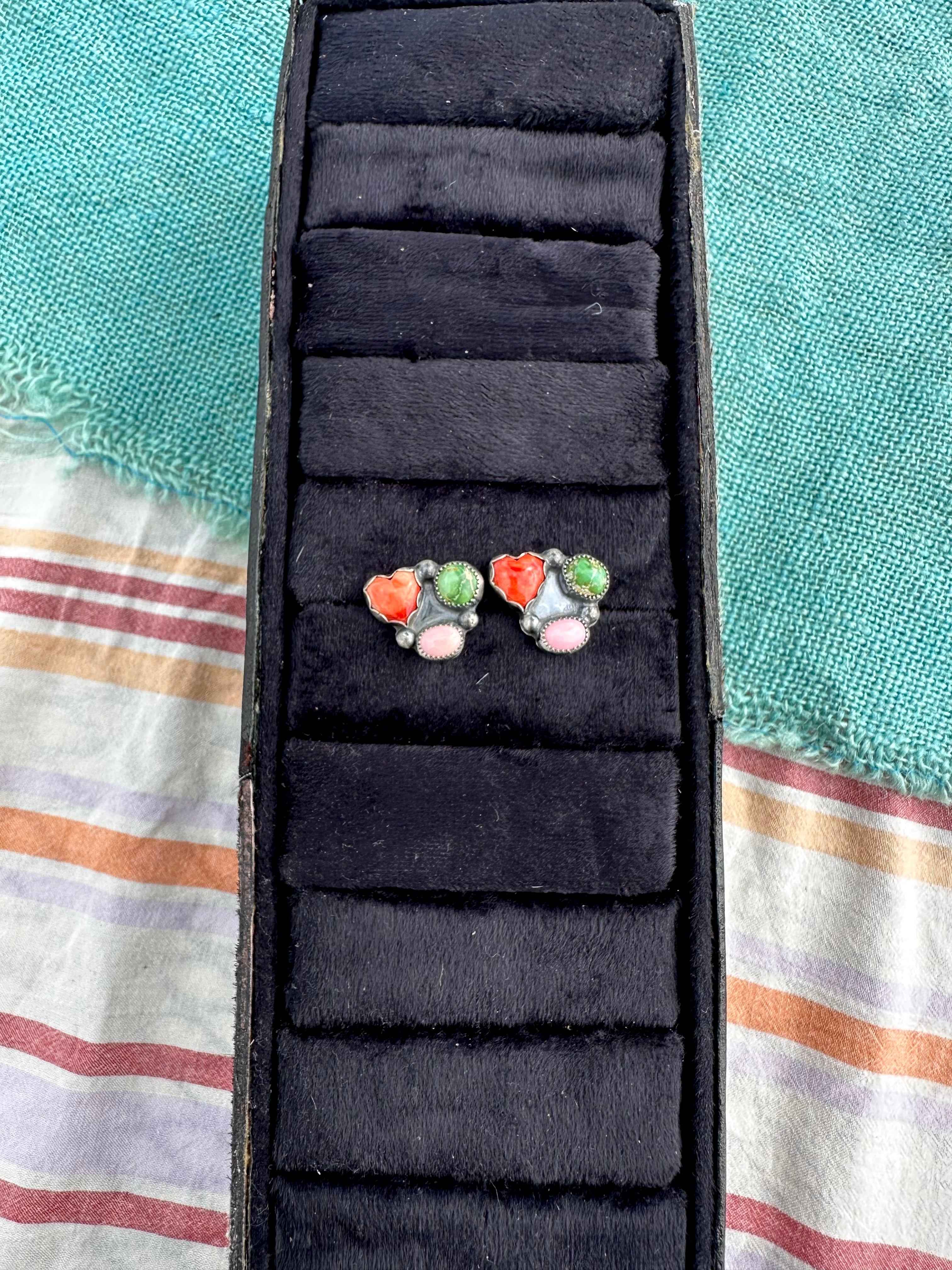 Multi-stone heart studs