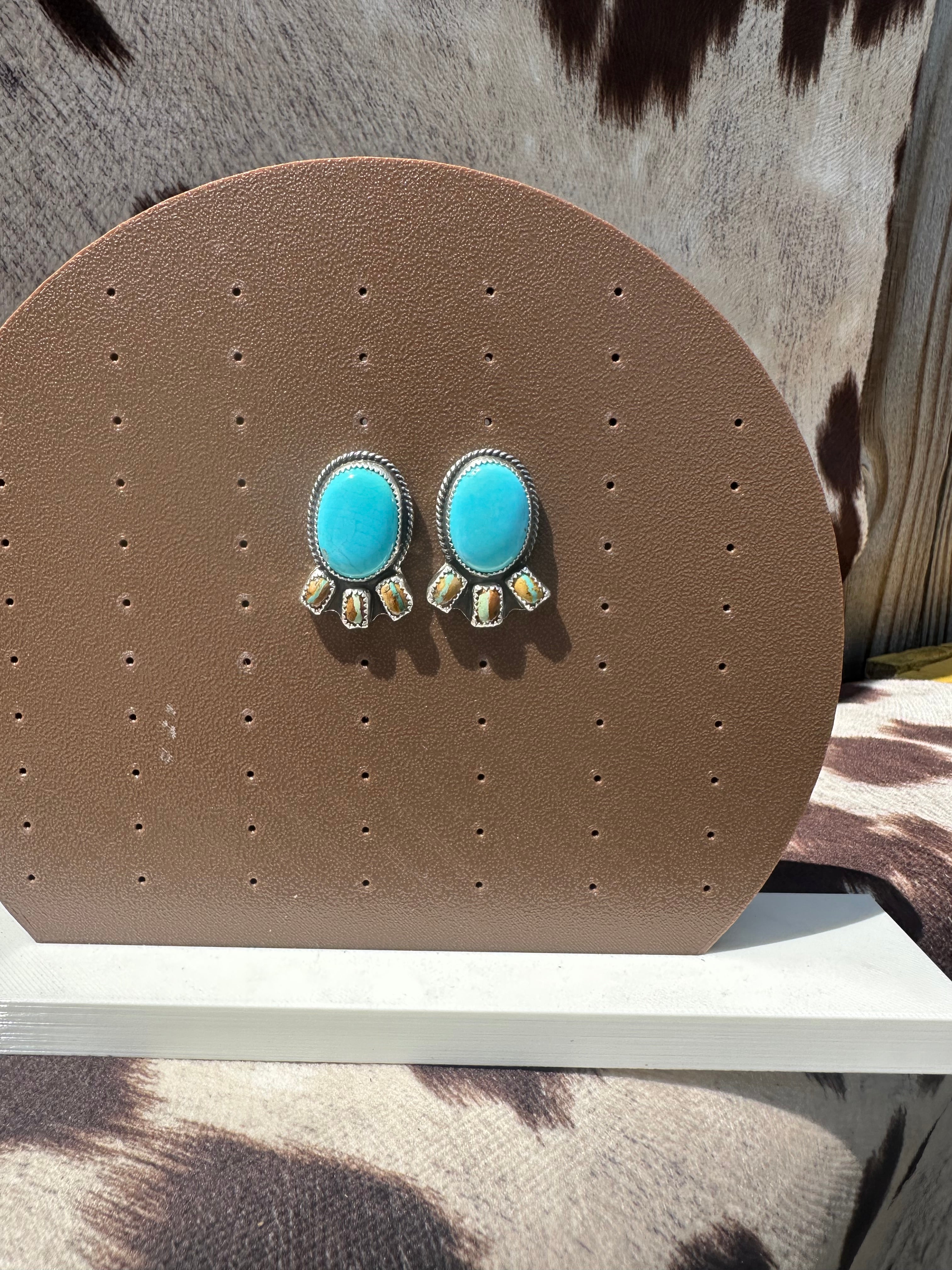 Kingman & Royston ribbon studs